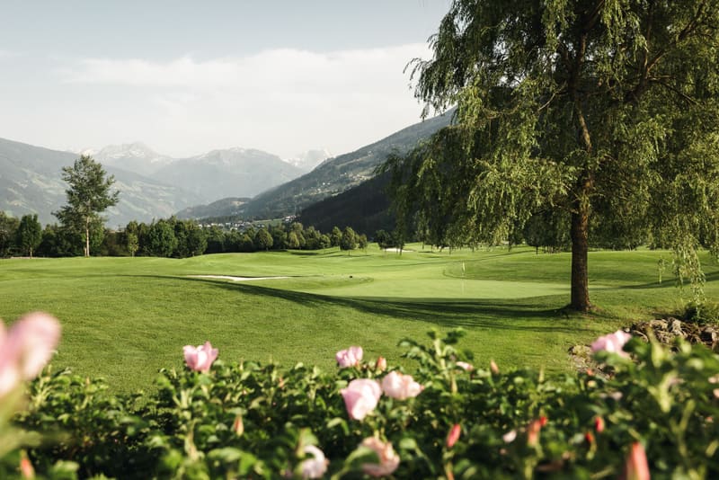 Zillertal golf course in Uderns with mountains in the background